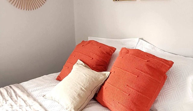 Cosy cottage (5 Alkington Road)