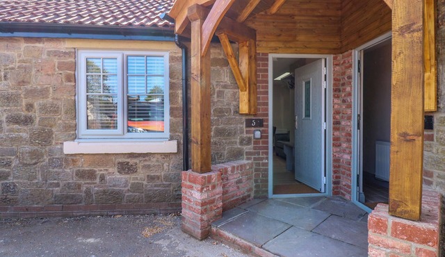 COSY COTTAGE 5, pet friendly in Brandon, County Durham