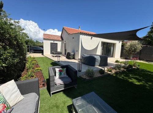 Cosy cottage by Alice Cézanne