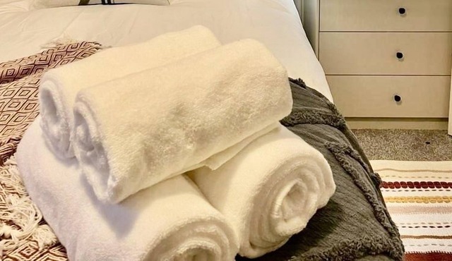 Cosy Cottage by Flying Stays