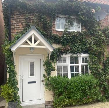 Cosy Cottage Central Bawtry - 2 Bedroom - High End Furnishings