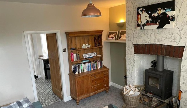Cosy Cottage edge of Peak District -Log Burner UK
