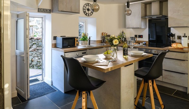 Cosy cottage for two, dog friendly with log burner