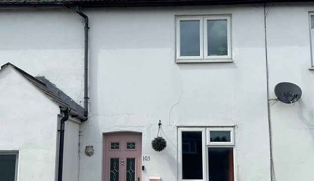 Cosy cottage getaway. A stones throw from 1349 hectares of beautiful heathland.