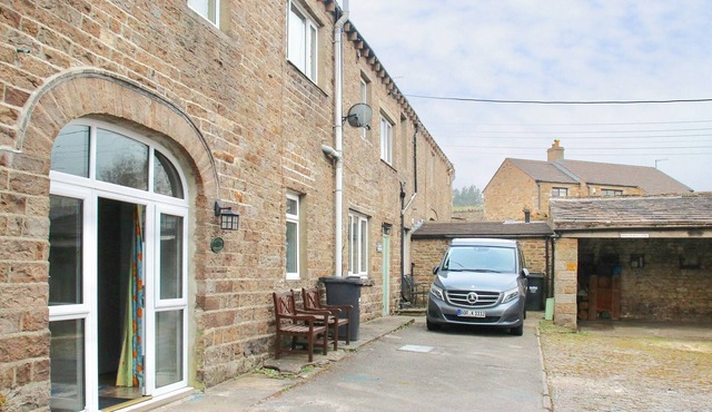 Cosy cottage in Askrigg with en-suite facilities to both bedrooms.