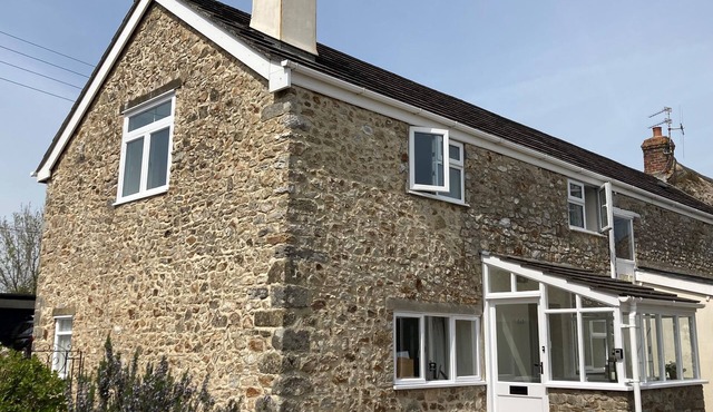 Cosy Cottage in East Devon - parking onsite. Beaches and countryside close by.