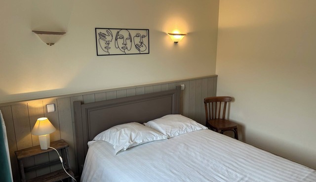 Cosy cottage in the heart of the Champagne Lakes: 2 bedrooms, living room, kitchen +.