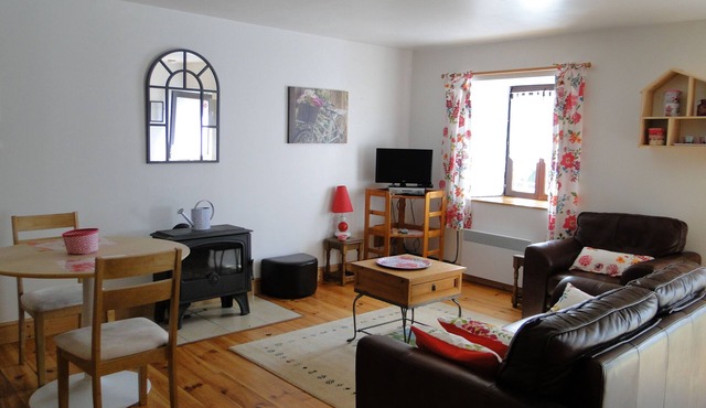 Cosy Cottage in the heart of Brittany, Calm and relaxing, Large private garden