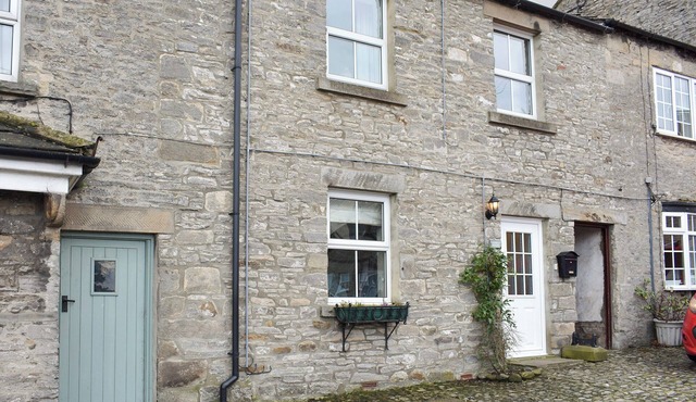 Cosy cottage in the heart of Middleham famous for its horse racing stables.