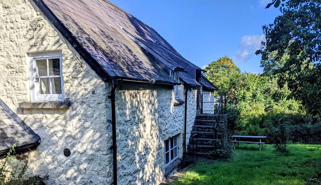Cosy cottage on a farm, close to the Brecon Beacons and Abergavenny
