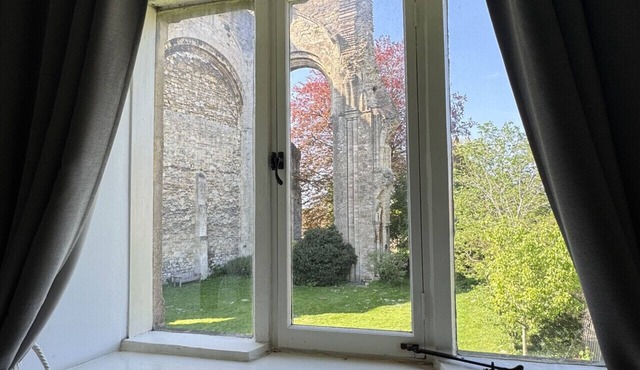 Cosy Cottage Overlooking Malmesbury Abbey