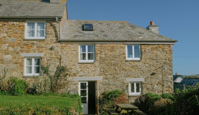 Cosy cottage, peaceful setting 5 mins to beautiful sandy beach & fabulous walks!
