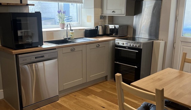 Cosy Cottage - Street View