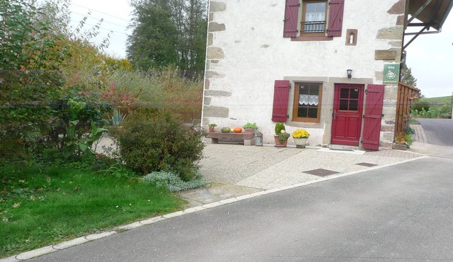 Cosy Cottage with Fireplace, Terrace & River View - Near Vittel Spa Towns