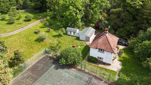 Cosy Cottage with Large Garden I Semi Rural Retreat! Nearby Countryside, Beaches & Goodwood - Chichester Holiday Properties