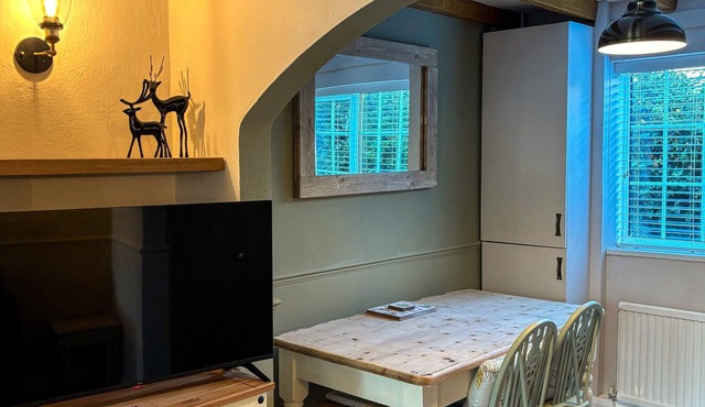 Cosy cottage with log burner and garden in the heart the beautiful Edwinstowe.