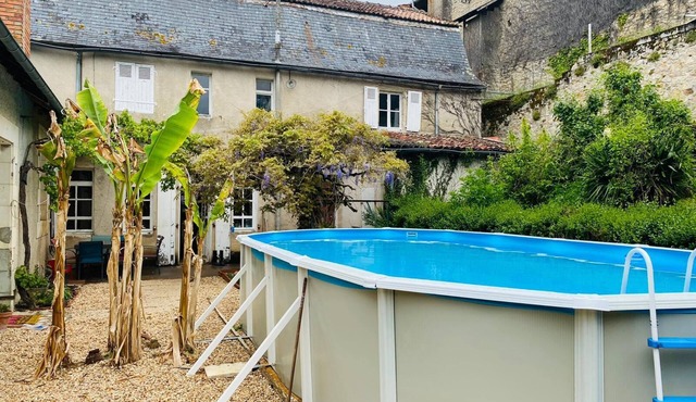 Cosy Cottage with pool in the countryside, France