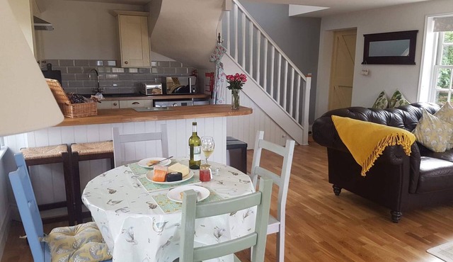 Cosy cottage with private parking and lovely views