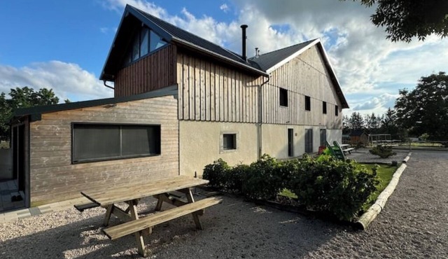 Cosy cottage with relaxing view and outdoor barbecue