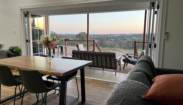 Cosy Country Cottage - Bunya Views - Dog Friendly