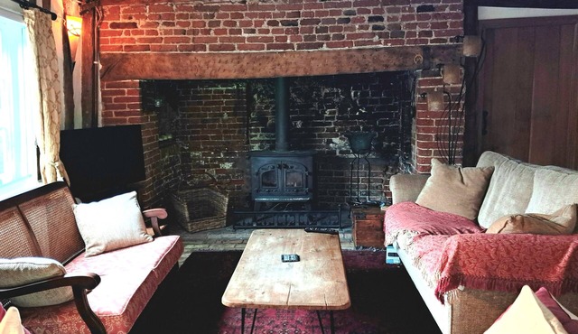 Cosy country cottage in pretty Suffolk conservation village