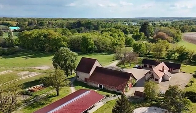 Cosy country cottage near Le Pal park