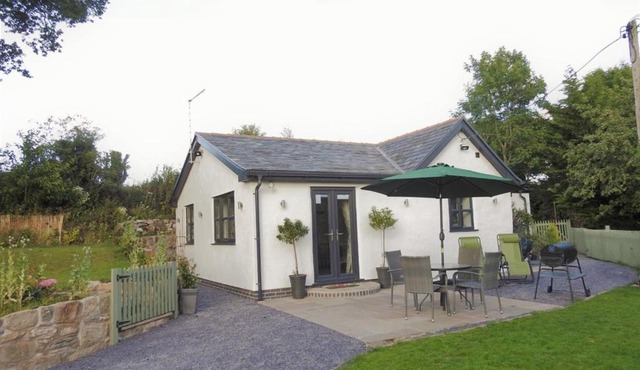 Cosy country cottage with outdoor bathing