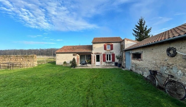 Cosy country cottage on the banks of the Gartempe river