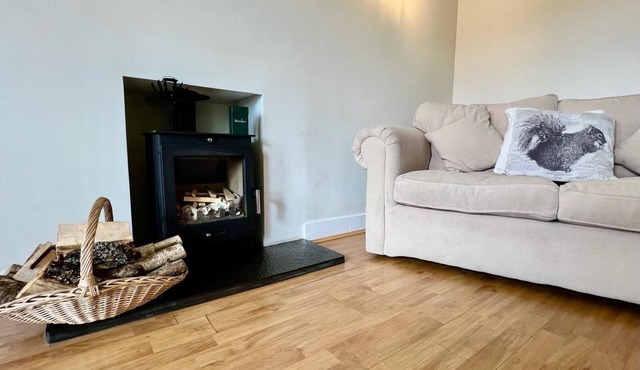 Cosy Country House Finzean, Aberdeenshire. Sleeps 6 & Pet Friendly with Garden