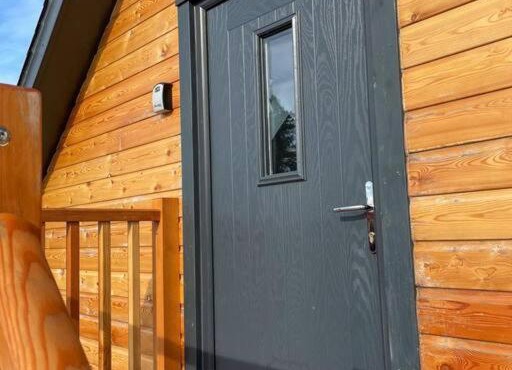 Cosy Country Modern Studio with Patio Space.