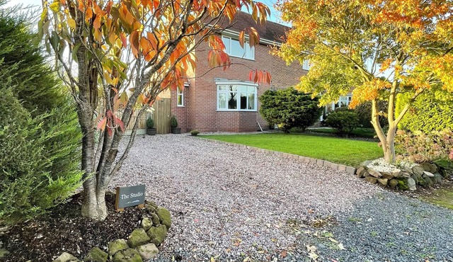 Cosy Countryside Hideaway w/Parking, Garden, Views, Perfect For Couples/Solos