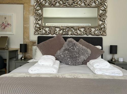 Cosy countryside stay near Bath with free parking