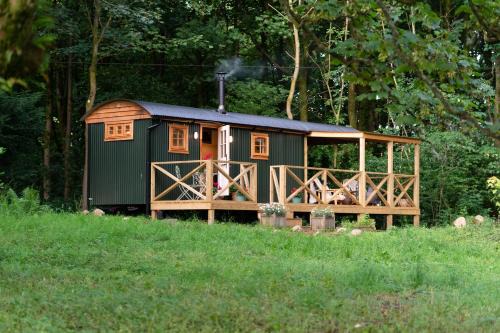 Cosy Cute Cabin with Large Veranda & Outdoor Bath
