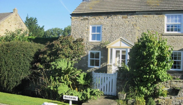 Cosy Dales cottage with woodburning stove.