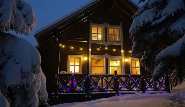 Cosy detached Alpine chalet with log fire, balcony and mountain views - sleeps 8