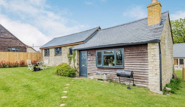 Cosy dog friendly holiday cottage for 2 in the Cotswolds - Honey Cottage