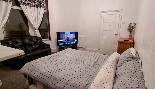 Cosy Double Bedroom in a Vibrant Neighbourhood
