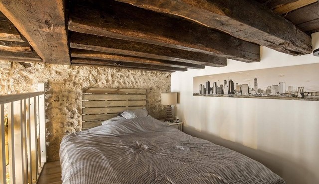 Cosy duplex apartment in the heart of Orléans in a quiet pedestrian street near the Cathedral