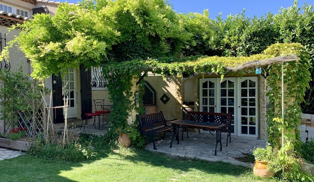 Cosy duplex apartment in villa, with terraces and garden access