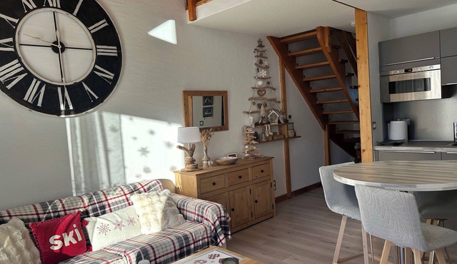 Cosy duplex in the Haut-Jura with detached garage.