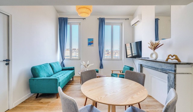 "cosy"' Elegant, Calm, Central, Bright