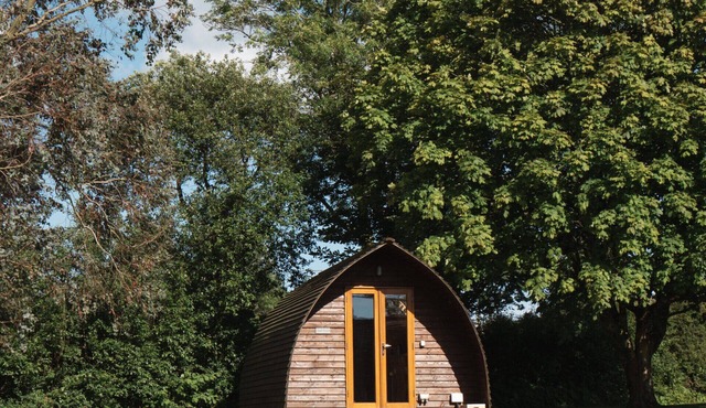Cosy En-suite Wigwam Glamping Pod