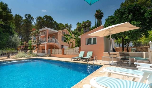 Cosy & comfy Villa with Spanish vibes, huge private pool & guesthouse optional.