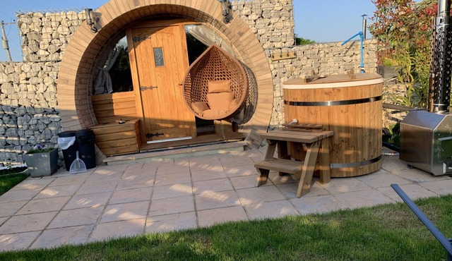 Cosy Escape Heated Luxury pod With hot tub