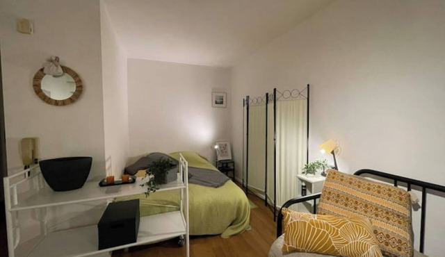 Cosy F1 apartment with free parking