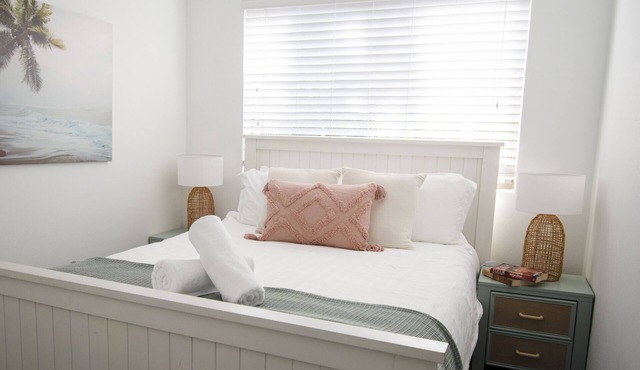 Cosy Family Friendly, Beachside Unit, Views, Walk Everywhere. Long stays welcome