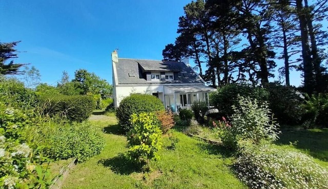 Cosy family home 15 minutes' walk from the palace center