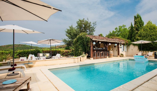 Cosy family home with a shared pool