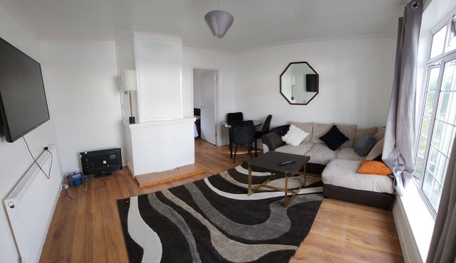 Cosy Family home with (Spa,hottub,Jacuzzi), 5 mins from LUTON-AIRPORT