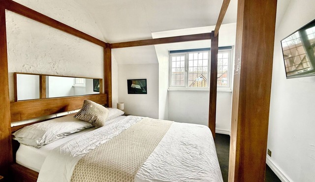 Cosy Family One Bedroom flat with private Kitchen